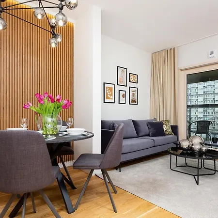 Appart hôtel Mennica - Center By Renters Prestige